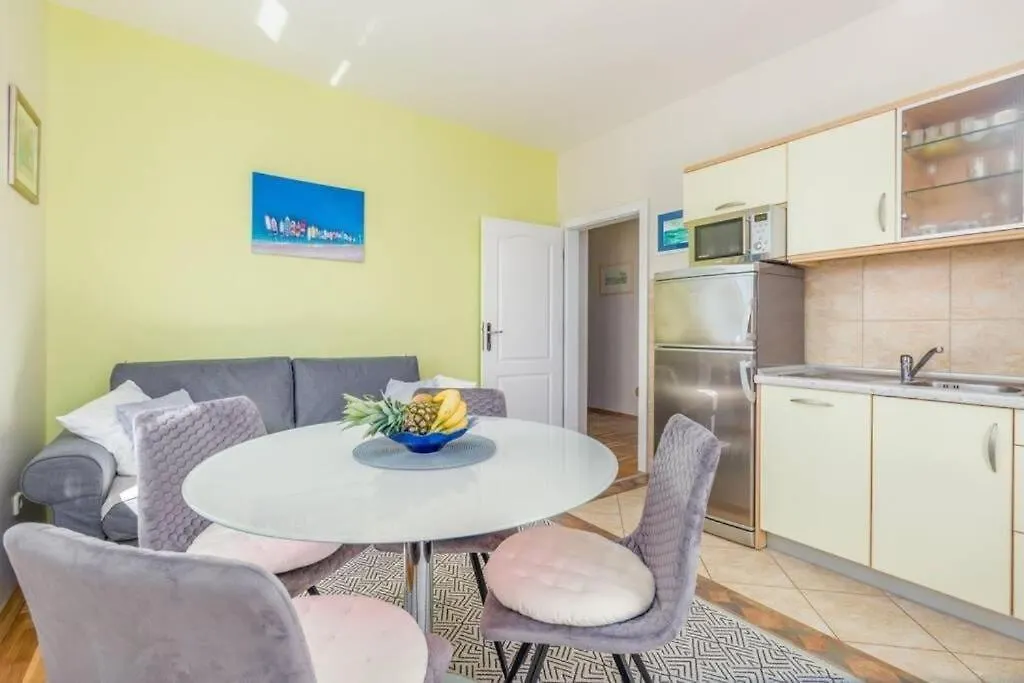 Apartment Beni With Balcony In Medulin